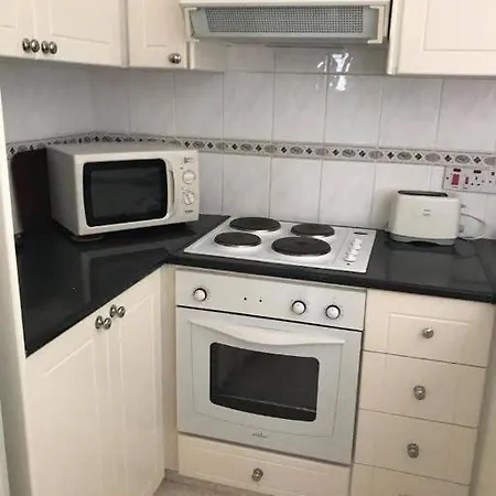 Regina Gardens: Spacious 2 Bedroom Paphos